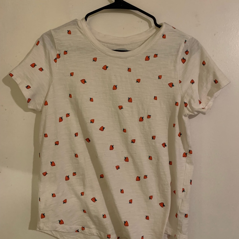 NEVER WORN small old navy strawberry tee